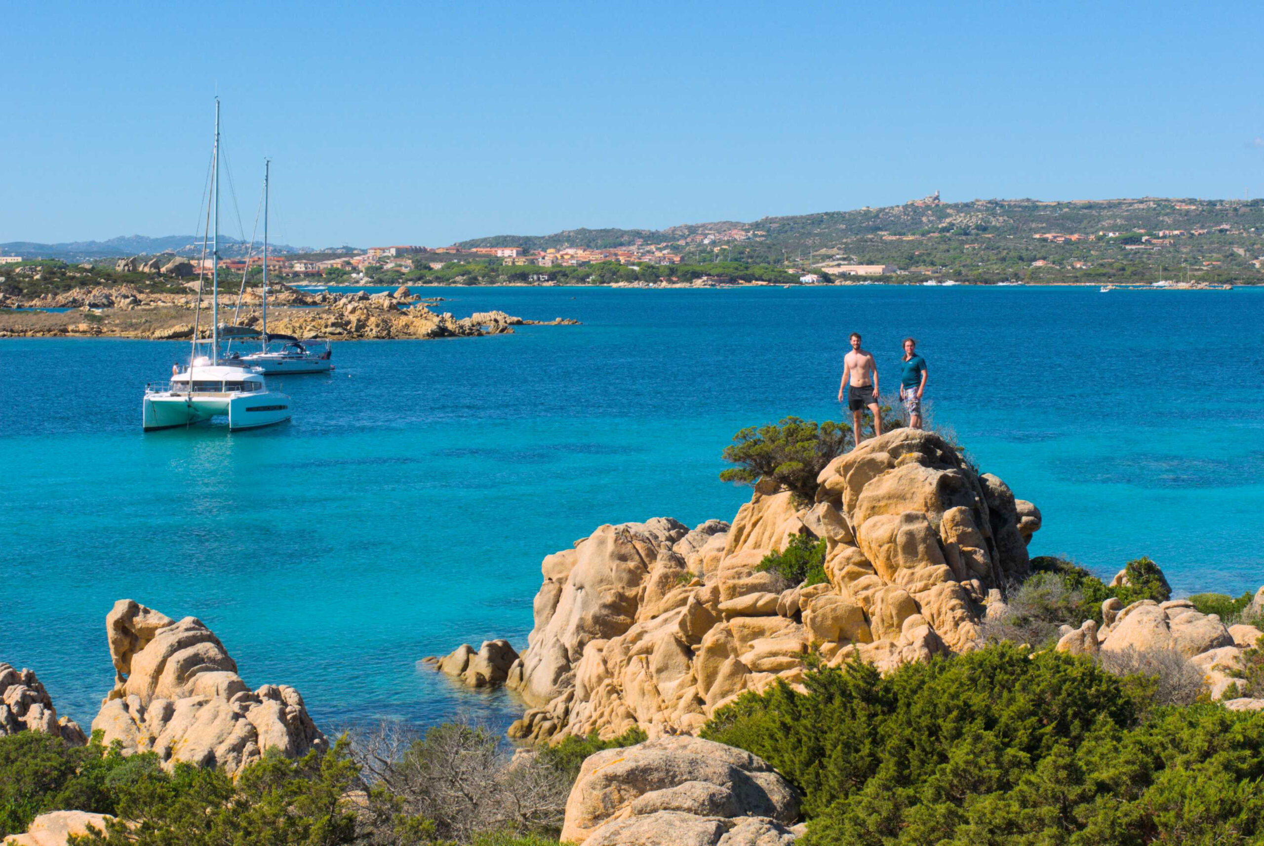 Caprera Sardinien Ankerbucht Katamaran